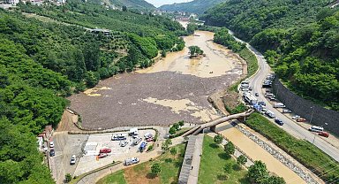 Sel sularına kapılan Hüseyin Aydın'ı arama çalışmaları bayramın ilk gününde devam ediyor
