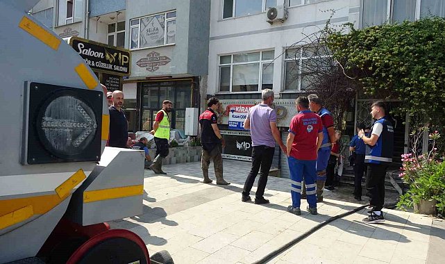 Sel temizleme çalışmalarında karbonmonoksit gazı zehirlenmesi: 2 belediye işçisi hastaneye kaldırıldı