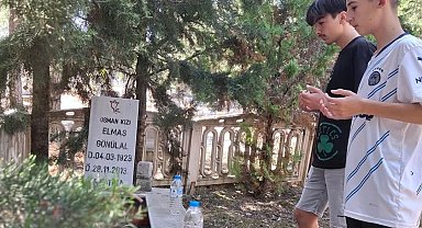 Selendi'de mezarlıklara ziyaretçi akını