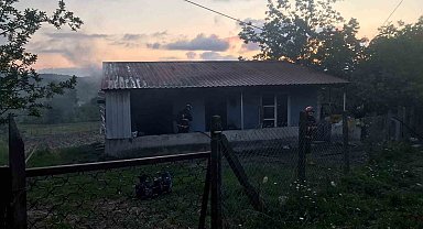 Sevgilisiyle kaldığı evi yaktı, kaçarken kaza yaptı