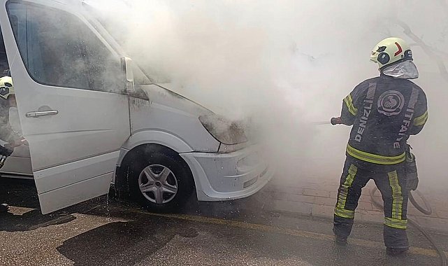 Seyir halindeki işçi servisi bir anda alev aldı