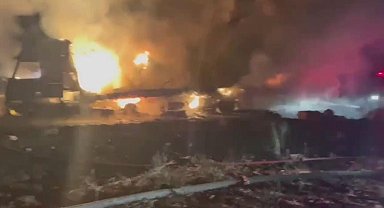 Seyir halindeki tır alev aldı