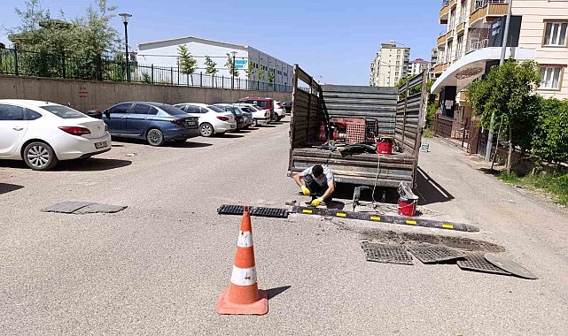 Siirt'te durak, duba ve kasis çalışmaları sürüyor