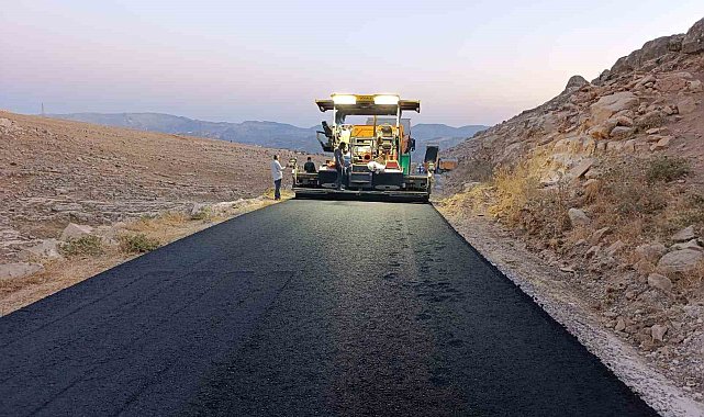 Siirt'te kırsal yollar sıcak asfaltla buluşuyor