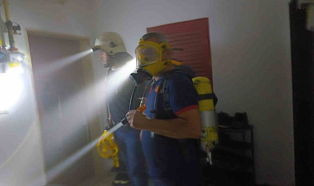Siirt'te polis lojmanında korkutan yangın: 13 kişi dumandan etkilendi