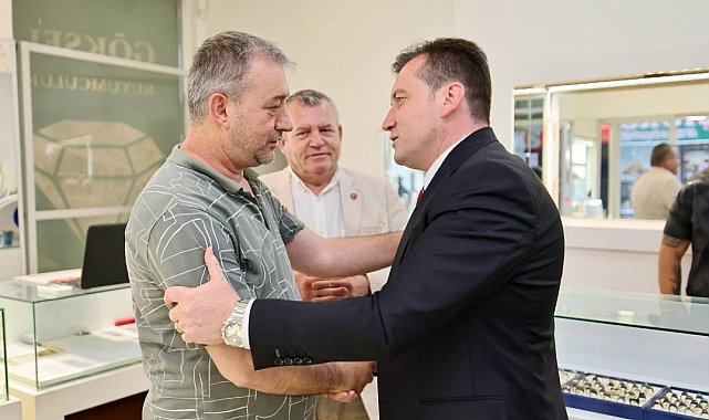 Silivri Belediye Başkanı Bora Balcıoğlu vatandaşlarla bayramlaştı