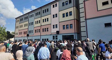 Sınav heyecanı velileri de sardı