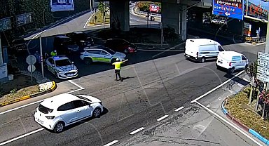 Sınava geç kalan öğrencilerin yardımına polis ekipleri yetişti