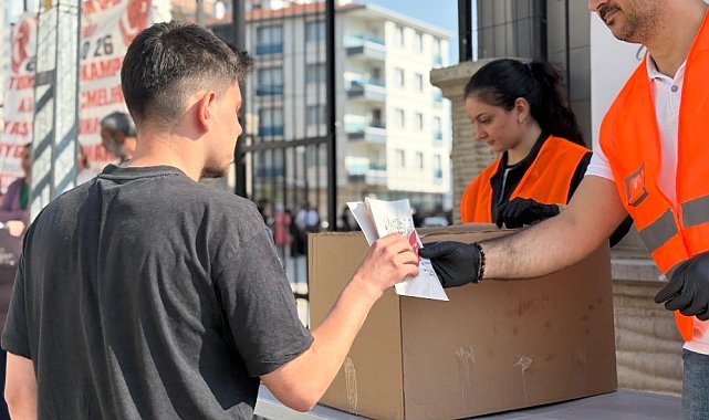 Sincan Belediyesi'nden YKS öncesi simit ve meyve suyu ikramı
