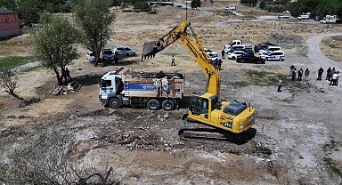 Sincan'da kaçak yapılar belediye ekiplerince yıkıldı