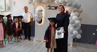 Sındırgı'da öğrencilerin karne sevinci