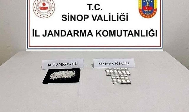 Sinop'ta araçta bulunan uyuşturucuya 3 gözaltı