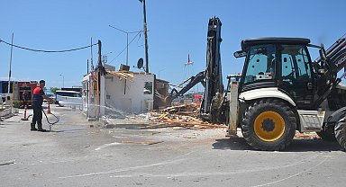 Sinop'ta mevzuata aykırı 5 kulübe yerinden kaldırıldı