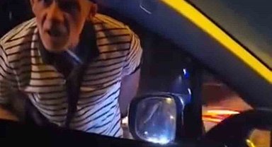 Sinyal vermeyen sürücünün önünü kesip camı yumrukladı