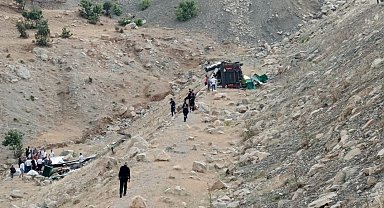 Şırnak'ta şarampole devrilen tırın sürücüsü yaralandı