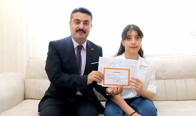 Sivas'ta evde eğitim alan öğrencilere özel karne ziyareti