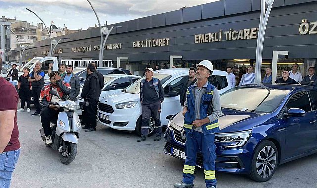 Sivas'ta vatandaşlar, yangını meraklı gözlerle izledi