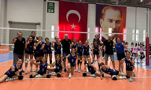 Söke Belediye Saldos Voleybol Midi Takım son 16'ya kaldı