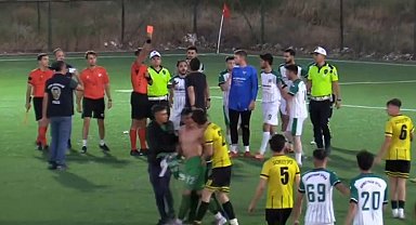 Son saniyede atılan gol sayılmayınca saha karıştı