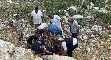Stant kurmak isterken kayalıklara düşen yaşlı adam yaralandı