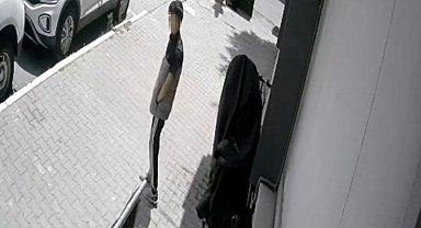 Sultangazi'de bisikleti böyle çaldı, hırsız rahat tavırlarıyla "pes" dedirtti