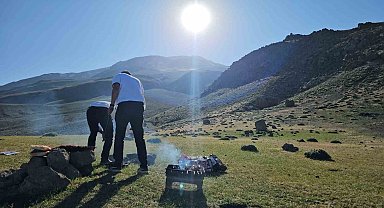 Süphan Dağı piknikçilerin yeni gözdesi oldu