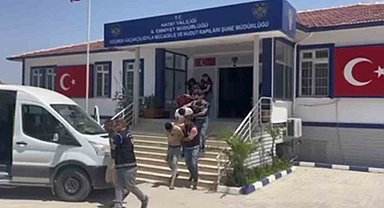 Şüphe uyandırmamak için LG logolu teknik servis aracıyla göçmen kaçırırken yakalandılar