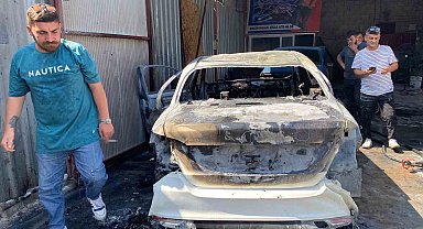 Tamir atölyesindeki otomobilde çıkan yangında iş yeri ve 2 araç zarar gördü