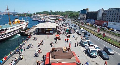 Tarihi Eminönü'nde bayram yoğunluğu