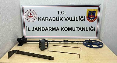 Tarihi kentte defineciler suçüstü yakalandı