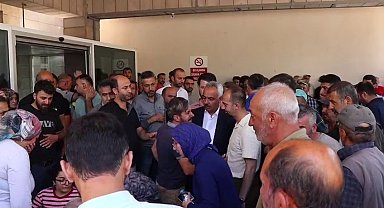 Taş ocağı işçilerinin yakınları hastane önünde gözyaşlarına boğuldu