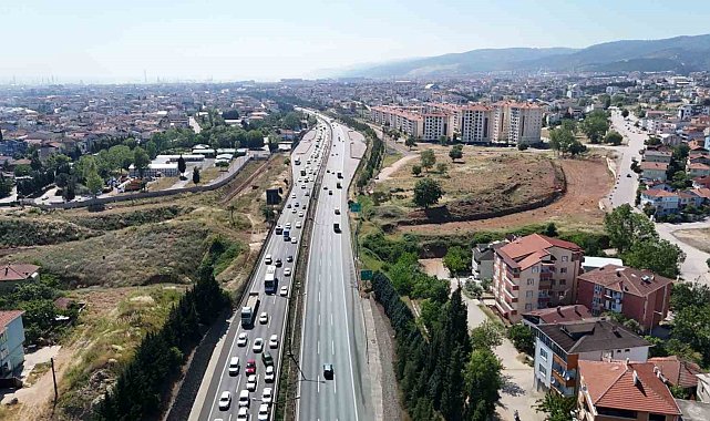 Tatilciler erkenden yola çıktı, TEM'de zaman zaman kuyruk oluşuyor