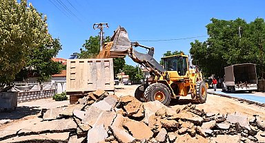Tavas - Bağlar yolu alt yapı çalışması nedeniyle 2 gün trafiğe kapatıldı