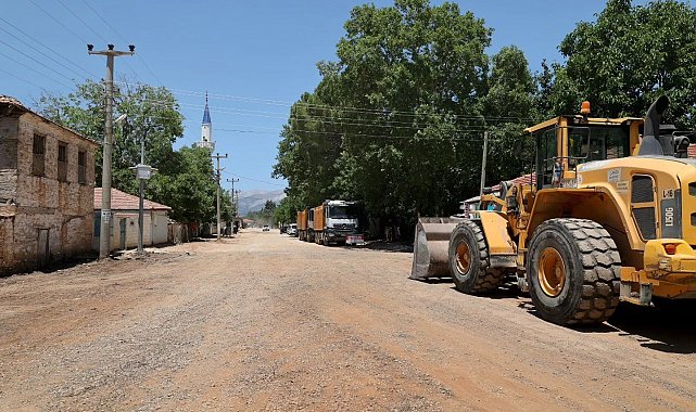 Tavas'ta alt yapı ve üst yapı yenileme çalışmaları devam ediyor