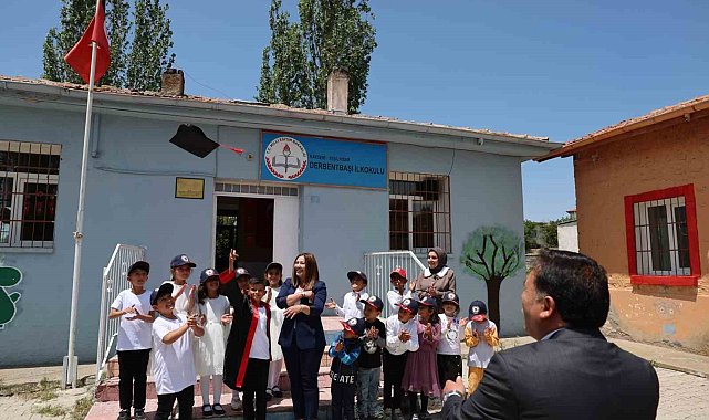 Tek kişilik mezuniyete vali katıldı