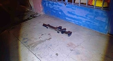 Tekel bayisinde çıkan kavganın ardından polis ekiplerinden kaçan 4 kişi, kovalamaca sonucu yakalandı