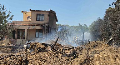 Tekirdağ'da çıkan yangın 2 eve sıçradı, 100 dönüm alan kül oldu