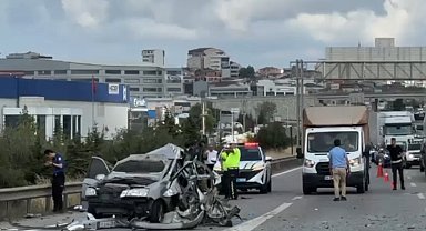 TEM'de otobüs ile otomobil çarpıştı: 3 yaralı