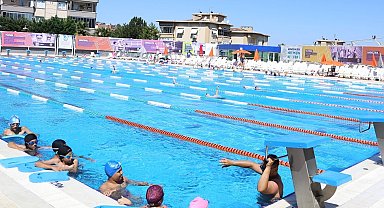 "Temiz Havuz" sertifikalı Konak Açık Yüzme Havuzu'nda sezon başladı