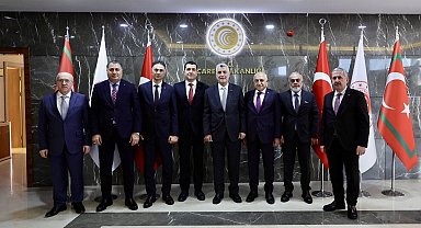 Ticaret Bakanı Bolat, ayakkabı sanayisinin temsilcileriyle bir araya geldi