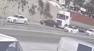 Tır sürücüsü otomobili göz göre göre sürükledi