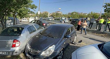 Tırın çarptığı otomobil site bahçesine uçtu: 2 yaralı