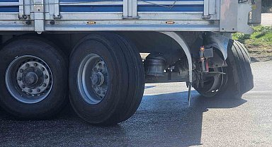 Tırın dorse dingili koptu,