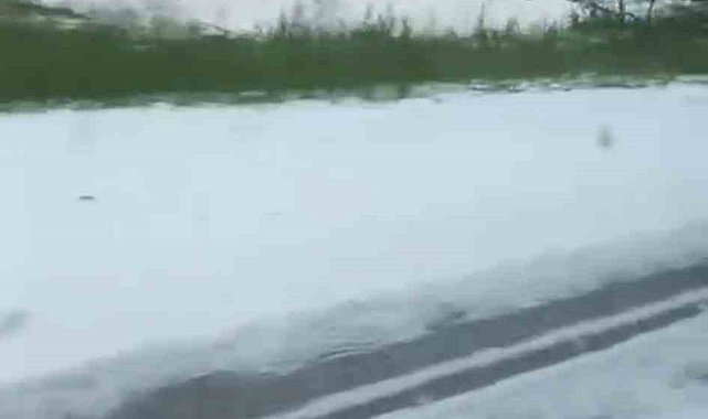 Tokat'ta dolu nedeniyle araziler beyaza büründü