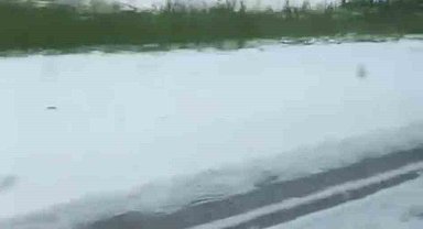 Tokat'ta dolu nedeniyle araziler beyaza büründü