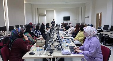 Tokat'ta kadın girişimcilere yapay zekâ eğitimi verildi