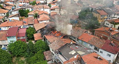 Tokat'ta yanan ev havadan görüntülendi