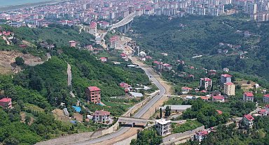 Trabzon'da 13 yıldır bitmeyen yol tepki çekiyor