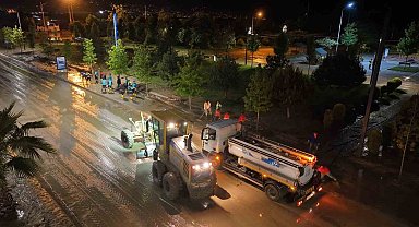 Trabzon'da sel ve su baskınları sonrası temizlik çalışmaları gecede sürüyor