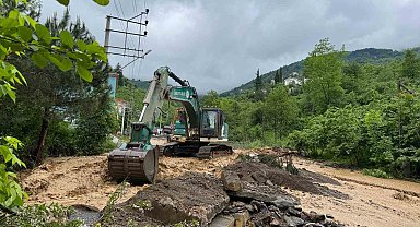 Trabzon'da şiddetli yağışlar sonrasında kaybolan yaşlı şahsı bulmak için çalışma başlatıldı